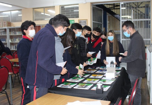 CHARLAS VOCACIONALES EN COLEGIO RAUQUÉN