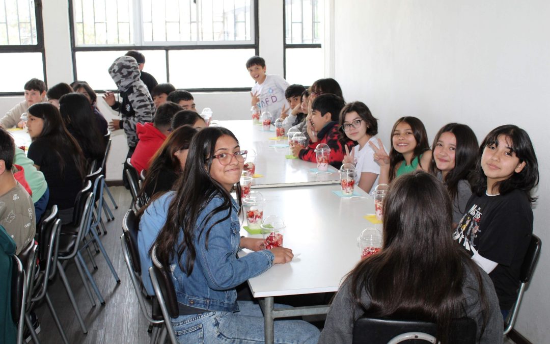 CELEBRANDO A NUESTROS ESTUDIANTES CON ALIMENTOS SALUDABLES