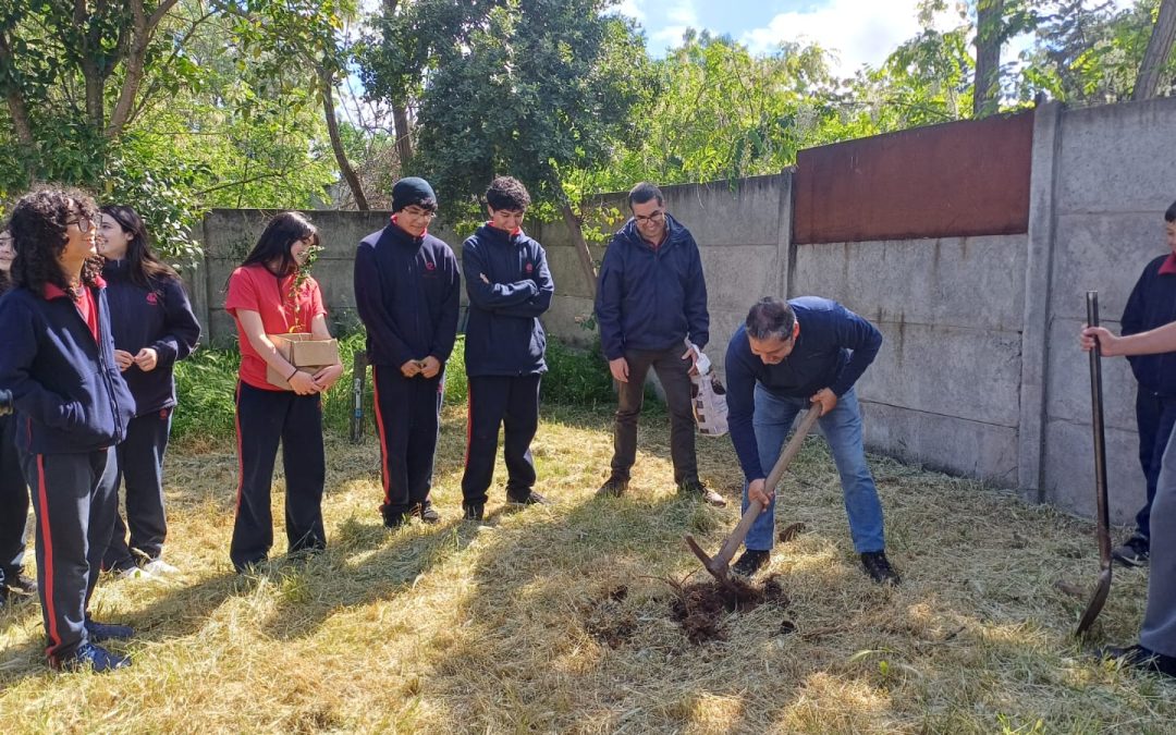 DESTACADO AMBIENTALISTA VISITÓ NUESTRO COLEGIO